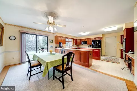 Dining - 6288 Dunaway Ct, Mclean, VA 22101 photo 4 of 7