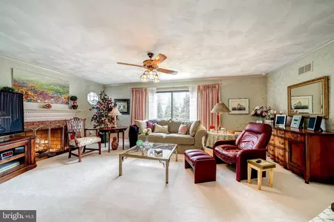 Living - 6288 Dunaway Ct, Mclean, VA 22101 photo 5 of 9