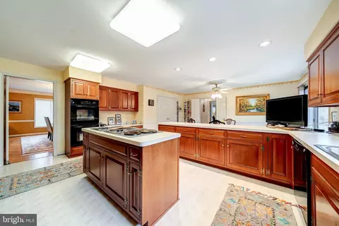 Kitchen - 6288 Dunaway Ct, Mclean, VA 22101 photo 4 of 6