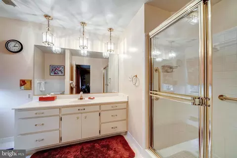 Bath - 6288 Dunaway Ct, Mclean, VA 22101 photo 2 of 6