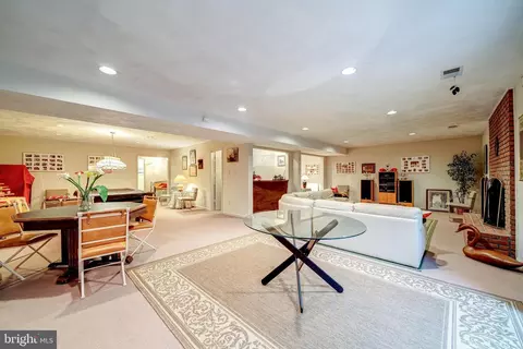 Dining - 6288 Dunaway Ct, Mclean, VA 22101 photo 7 of 7