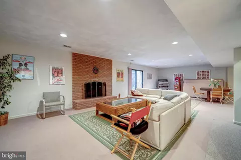 Living - 6288 Dunaway Ct, Mclean, VA 22101 photo 7 of 9
