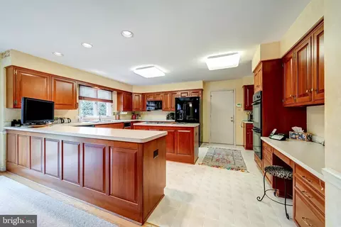 Kitchen - 6288 Dunaway Ct, Mclean, VA 22101 photo 1 of 6