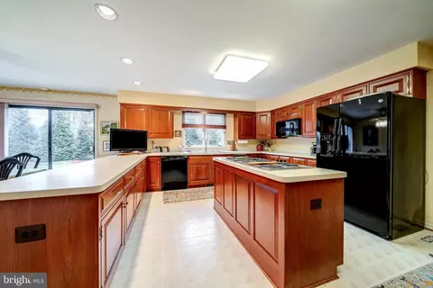 Kitchen - 6288 Dunaway Ct, Mclean, VA 22101 photo 2 of 6