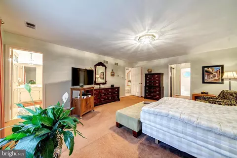 Bedroom - 6288 Dunaway Ct, Mclean, VA 22101 photo 4 of 7