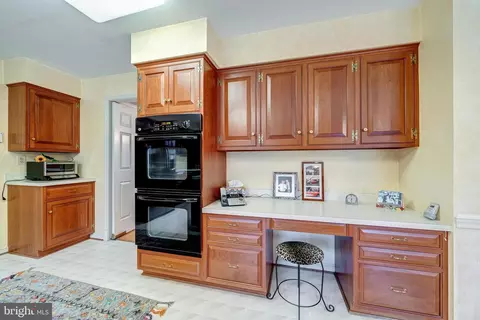 Kitchen - 6288 Dunaway Ct, Mclean, VA 22101 photo 6 of 6