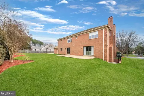 Exterior - 6288 Dunaway Ct, Mclean, VA 22101 photo 3 of 5