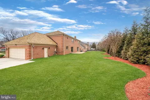Exterior - 6288 Dunaway Ct, Mclean, VA 22101 photo 2 of 5