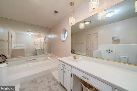 Bath - 6288 Dunaway Ct, Mclean, VA 22101 photo 3 of 6