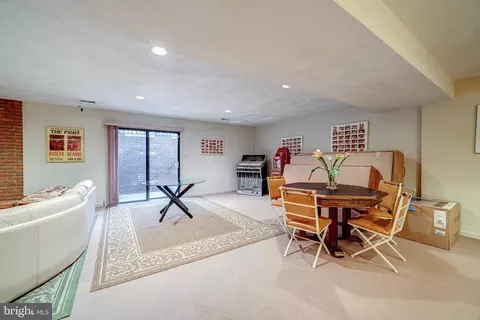 Dining - 6288 Dunaway Ct, Mclean, VA 22101 photo 6 of 7