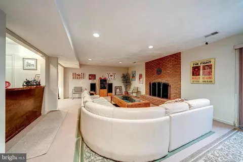 Living - 6288 Dunaway Ct, Mclean, VA 22101 photo 9 of 9