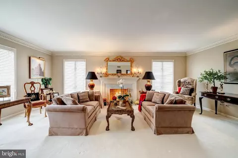 Living - 6288 Dunaway Ct, Mclean, VA 22101 photo 3 of 9
