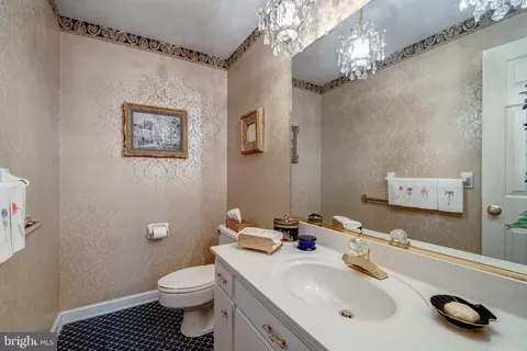 Bath - 6288 Dunaway Ct, Mclean, VA 22101 photo 1 of 6