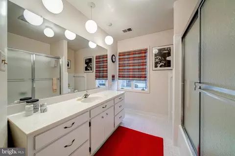 Bath - 6288 Dunaway Ct, Mclean, VA 22101 photo 5 of 6