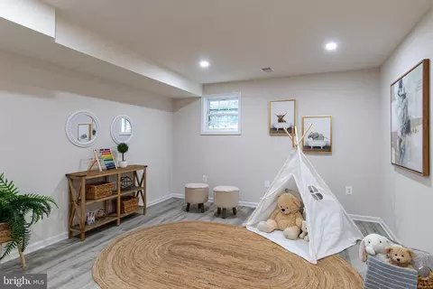 Bedroom - 7816 Falstaff Rd, Mclean, VA 22102 photo 9 of 9