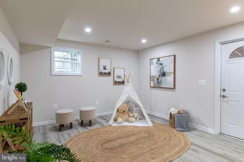 Bedroom - 7816 Falstaff Rd, Mclean, VA 22102 photo 8 of 9
