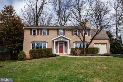 Exterior - 7816 Falstaff Rd, Mclean, VA 22102 photo 2 of 5