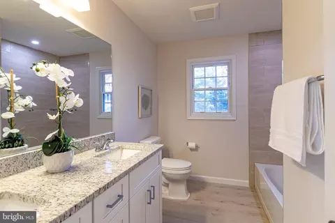 Bath - 7816 Falstaff Rd, Mclean, VA 22102 photo 4 of 6