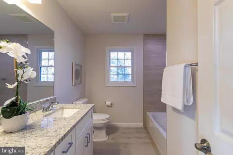 Bath - 7816 Falstaff Rd, Mclean, VA 22102 photo 5 of 6