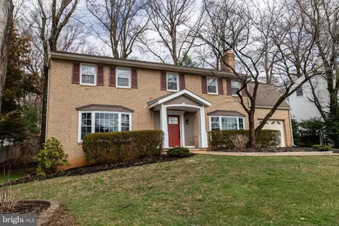 Exterior - 7816 Falstaff Rd, Mclean, VA 22102 photo 3 of 5