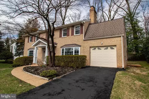 Exterior - 7816 Falstaff Rd, Mclean, VA 22102 photo 4 of 5