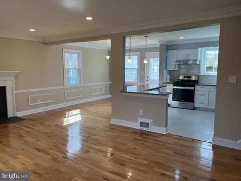 Living - 6106 Fox Hill St, Springfield, VA 22150 photo 3 of 5