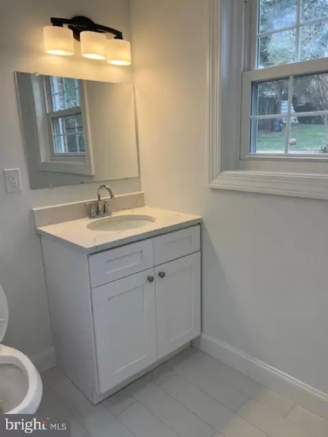 Bath - 6106 Fox Hill St, Springfield, VA 22150 photo 6 of 6