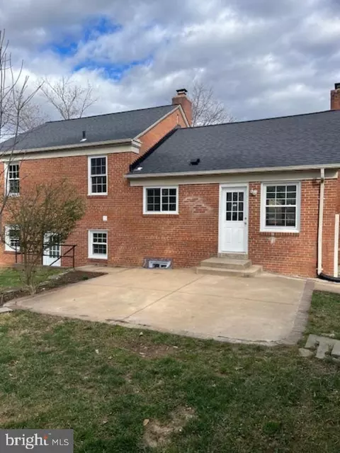 Exterior - 6106 Fox Hill St, Springfield, VA 22150 photo 4 of 5