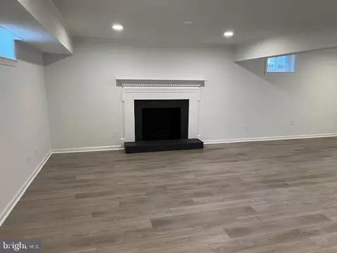 Living - 6106 Fox Hill St, Springfield, VA 22150 photo 5 of 5