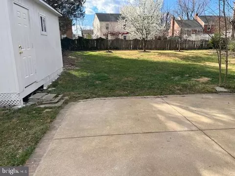 Exterior - 6106 Fox Hill St, Springfield, VA 22150 photo 2 of 5