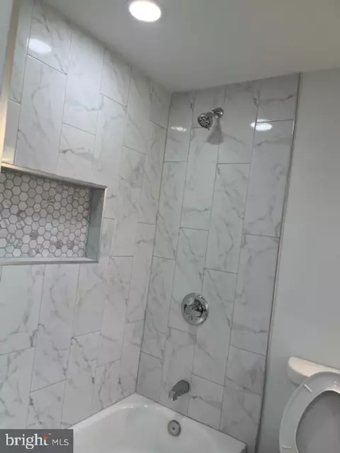 Bath - 6106 Fox Hill St, Springfield, VA 22150 photo 5 of 6