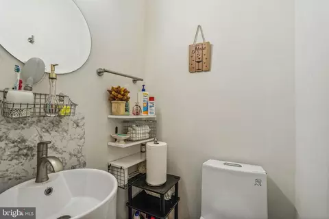 Bath - 8350 Jovin Cir, Springfield, VA 22153 photo 2 of 4