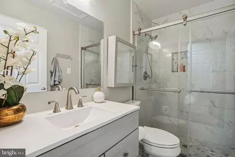 Bath - 8350 Jovin Cir, Springfield, VA 22153 photo 3 of 4