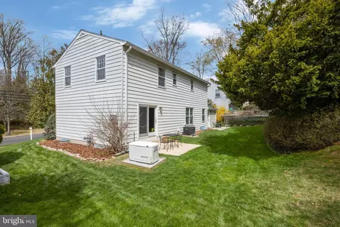 Exterior - 8609 Old Keene Mill Rd, Springfield, VA 22152 photo 5 of 8