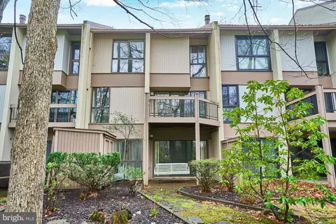 Exterior - 11706 Newbridge Ct, Reston, VA 20191 photo 9 of 11
