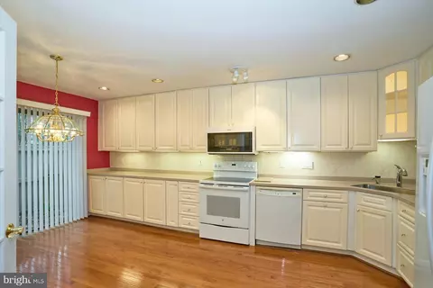 Kitchen - 11706 Newbridge Ct, Reston, VA 20191 photo 2 of 3
