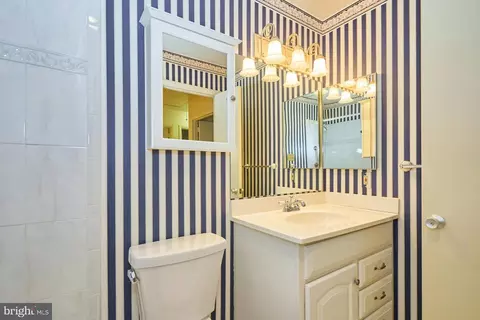 Bath - 11706 Newbridge Ct, Reston, VA 20191 photo 2 of 5