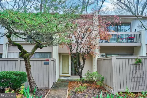 11706 Newbridge Ct, Reston, VA 20191