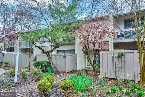 Exterior - 11706 Newbridge Ct, Reston, VA 20191 photo 2 of 11