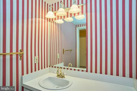Bath - 11706 Newbridge Ct, Reston, VA 20191 photo 1 of 5