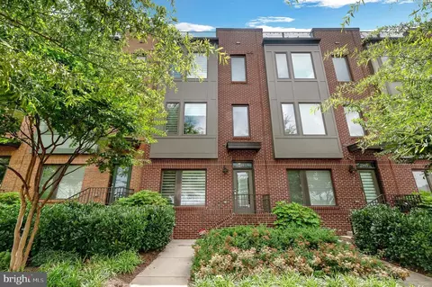 2943 Eskridge Rd, Fairfax, VA 22031