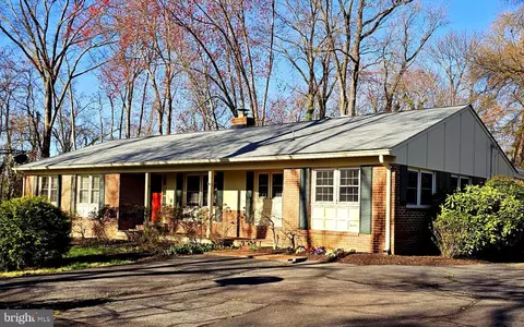 5624 Old Mill Rd, Alexandria, VA 22309