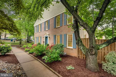 Exterior - 11921 Travistock Ct, Reston, VA 20191 photo 17 of 25