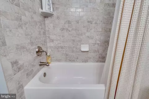 Bath - 11921 Travistock Ct, Reston, VA 20191 photo 5 of 11