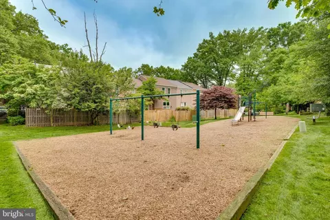 Exterior - 11921 Travistock Ct, Reston, VA 20191 photo 13 of 25