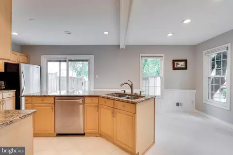 Kitchen - 11921 Travistock Ct, Reston, VA 20191 photo 12 of 12