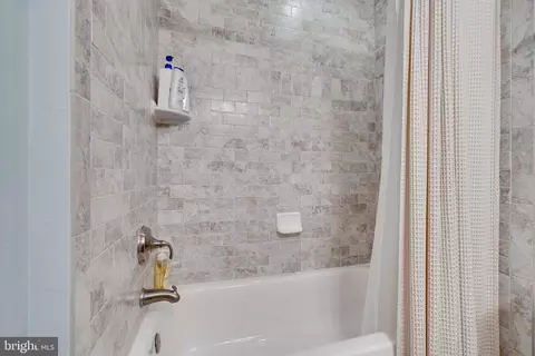 Bath - 11921 Travistock Ct, Reston, VA 20191 photo 6 of 11