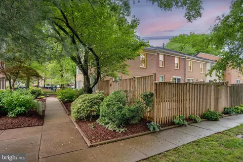 Exterior - 11921 Travistock Ct, Reston, VA 20191 photo 18 of 25
