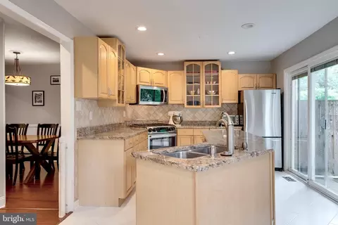 Kitchen - 11921 Travistock Ct, Reston, VA 20191 photo 4 of 12