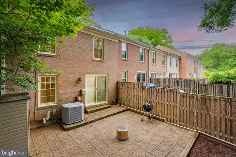 Exterior - 11921 Travistock Ct, Reston, VA 20191 photo 20 of 25